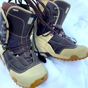 VANS Snowboarding Boots